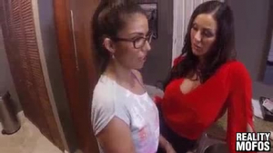 Busty milf Kendra Bennett meets another younger shefilman at home
